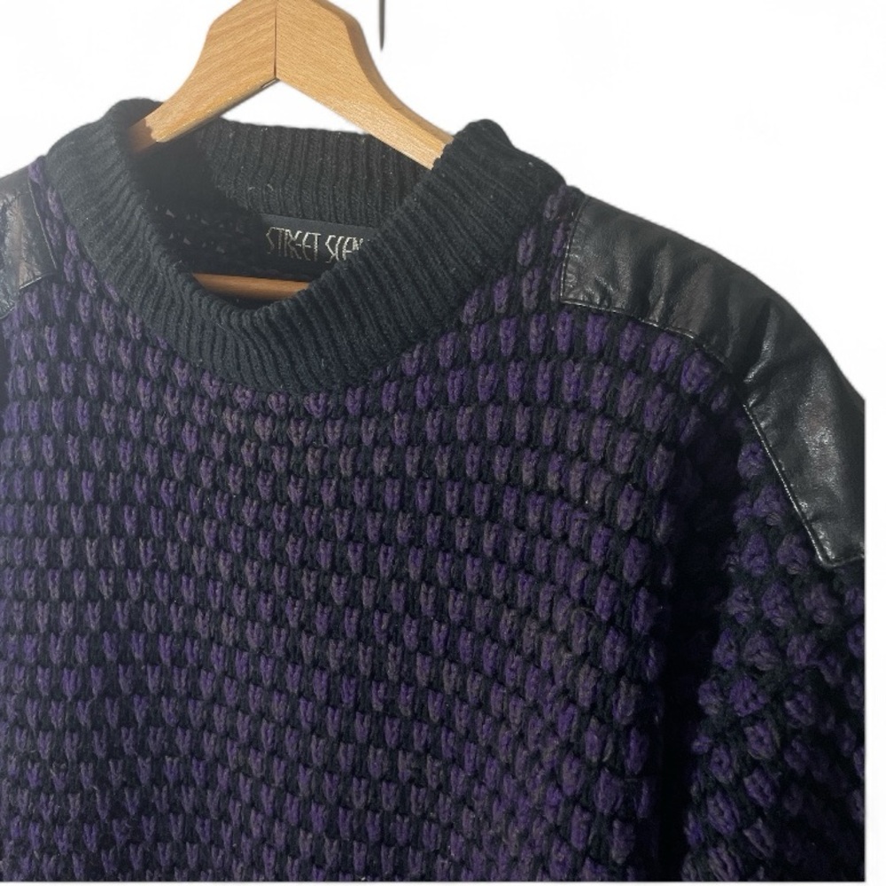 Z2- vintage Street Scenes Men's Large Purple and Black Knit Sweater delete - Picture 2 of 4